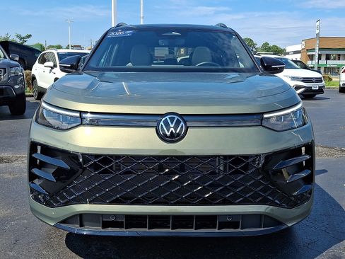 Certified 2026 Volkswagen Tiguan SE R-Line FWD image 2