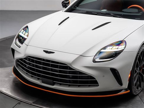 Used 2025 Aston Martin V8 Vantage Coupe RWD image 15