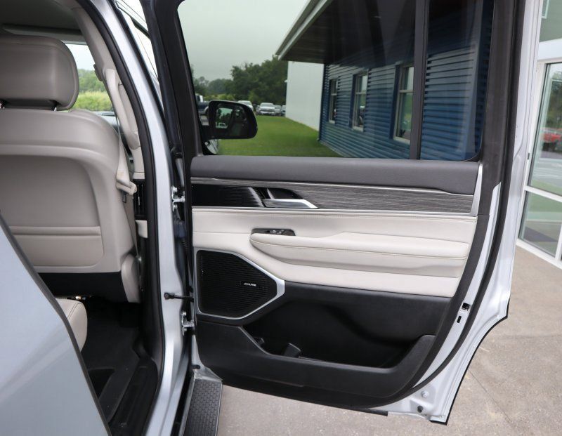 Used 2022 Jeep Wagoneer Series II AWD/4WD image 20