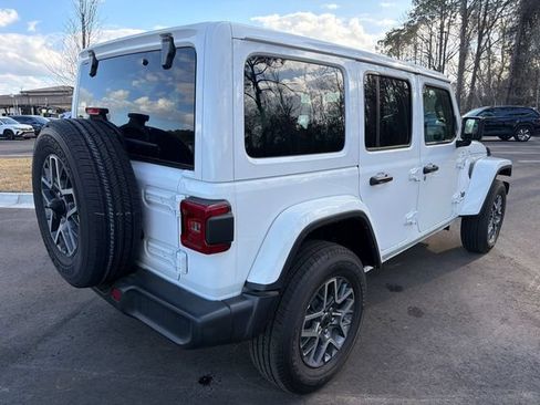 Used 2025 Jeep Wrangler Unlimited Sahara AWD/4WD image 11