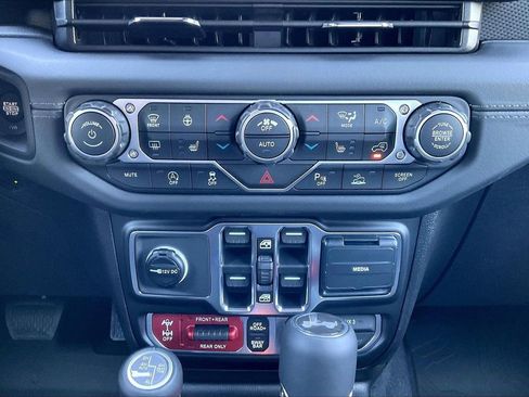New 2026 Jeep Wrangler Unlimited Rubicon AWD/4WD image 17