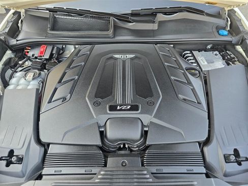Used 2022 Bentley Bentayga AWD/4WD image 40