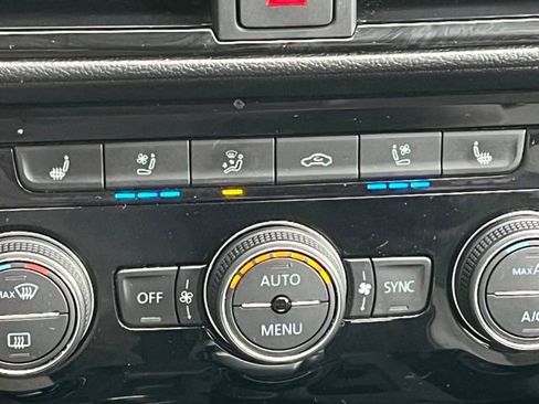 Used 2022 Volkswagen Taos SEL image 39