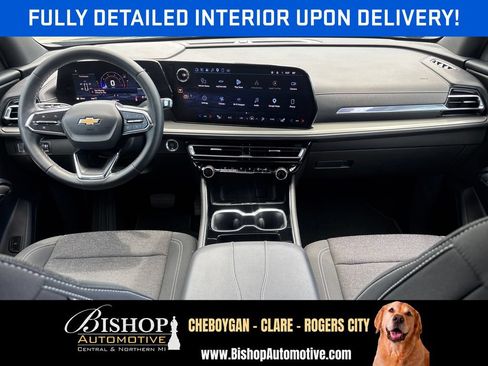 Used 2025 Chevrolet Traverse LT w/ Driver Confidence Package AWD/4WD image 3