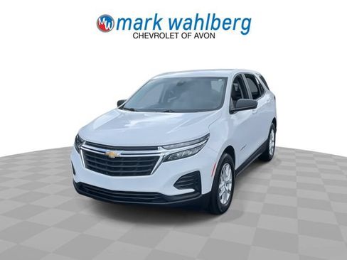 Certified 2024 Chevrolet Equinox LS w/ LS Convenience Package FWD image 3
