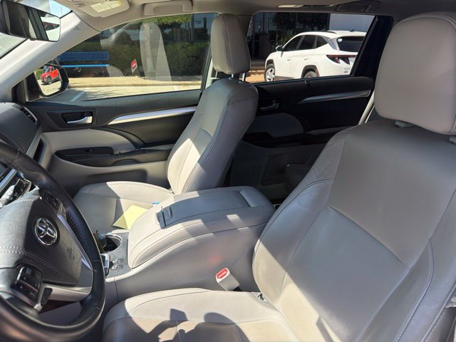 Used 2019 Toyota Highlander XLE FWD image 8