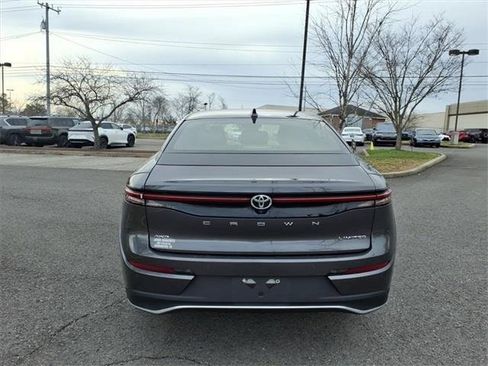 Used 2023 Toyota Crown Limited image 4