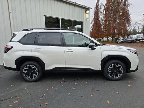 New 2025 Subaru Forester Premium image 3