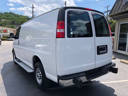 Used 2024 GMC Savana 2500 w/ Driver Convenience Package RWD image 4