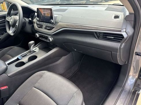 Used 2025 Nissan Altima 2.5 SV image 18