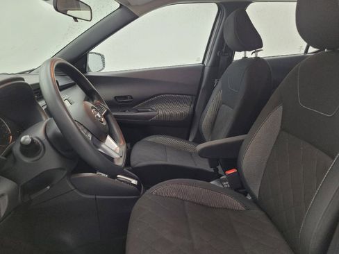 Used 2020 Nissan Kicks S image 17