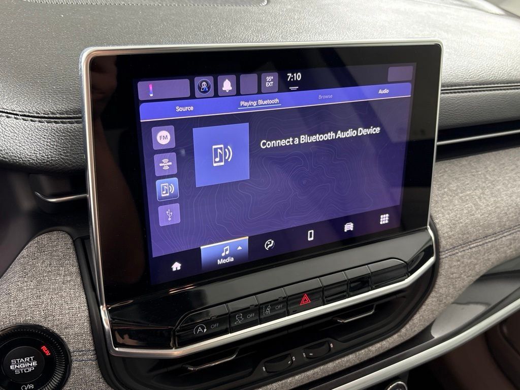 Used 2022 Jeep Compass Latitude AWD/4WD image 35