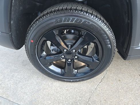 New 2025 Jeep Grand Cherokee Altitude image 22