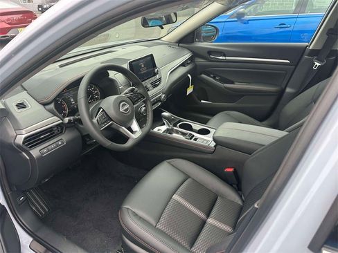 New 2025 Nissan Altima 2.5 SR image 14