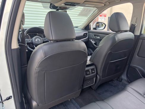 Used 2024 Nissan Rogue SV w/ SV Premium Package FWD image 31