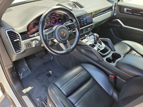 Certified 2020 Porsche Cayenne AWD/4WD image 5