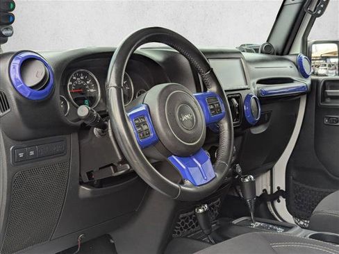 Used 2014 Jeep Wrangler Unlimited Rubicon w/ Connectivity Group AWD/4WD image 10