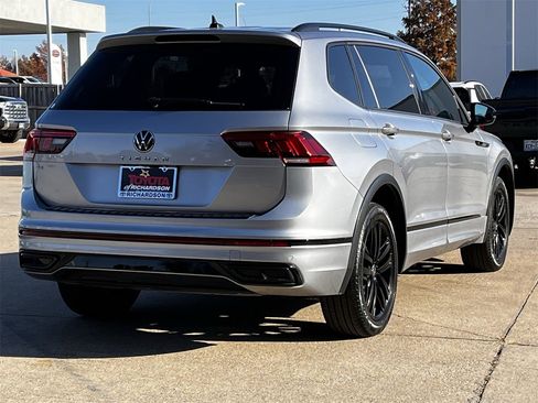 Used 2022 Volkswagen Tiguan SE R-Line image 4