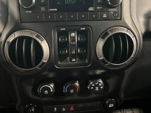 Used 2018 Jeep Wrangler Unlimited Sport S AWD/4WD image 9