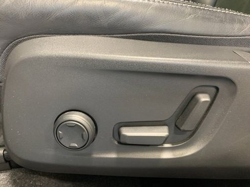 Used 2022 Volvo XC40 T5 R-Design w/ Climate Package image 19