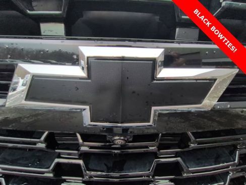 Used 2024 Chevrolet Suburban Z71 w/ Luxury Package image 32