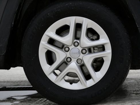 Used 2019 Jeep Compass Sport image 9