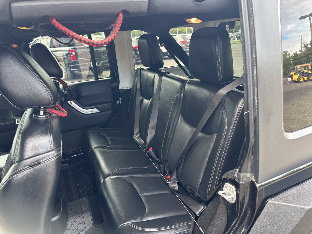 Used 2016 Jeep Wrangler Unlimited Rubicon AWD/4WD image 16