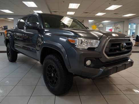 Used 2022 Toyota Tacoma SR5 AWD/4WD image 14