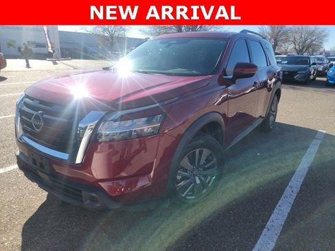 Used 2022 Nissan Pathfinder SV w/ SV Premium Package image 4
