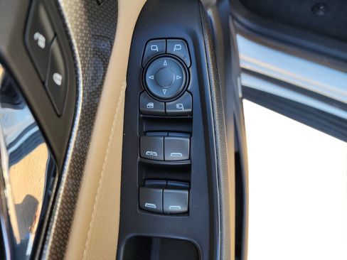 Used 2023 Chevrolet Traverse Premier image 36