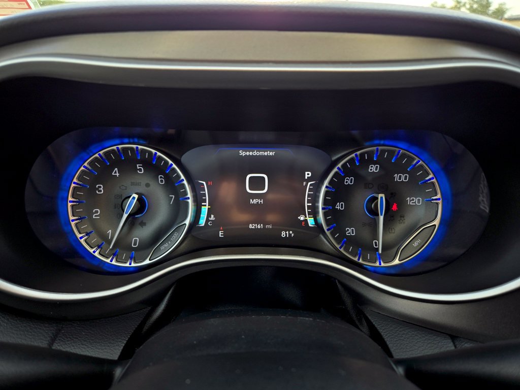 Used 2023 Chrysler Pacifica Touring-L FWD image 19