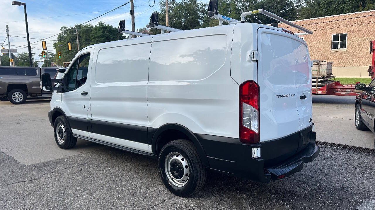 Used 2019 Ford Transit 250 130 Low Roof RWD image 4