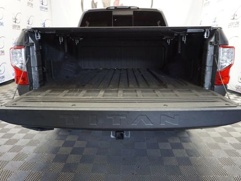 Used 2021 Nissan Titan SV w/ SV Convenience Package image 7