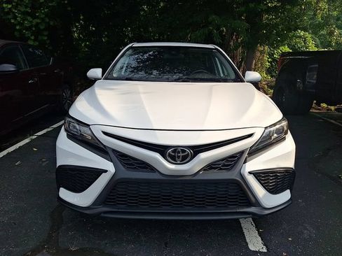 Used 2022 Toyota Camry SE FWD image 2