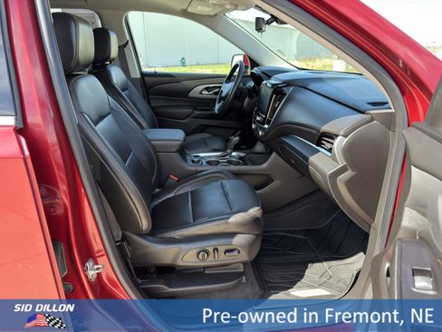 Certified 2020 Chevrolet Traverse LT w/ LT Premium Package AWD/4WD image 17