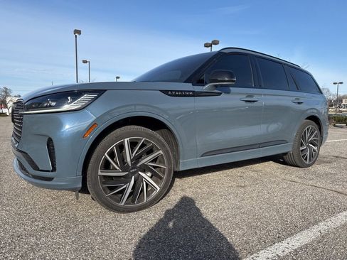 Used 2025 Lincoln Aviator Black Label w/ Jet Appearance Package image 5