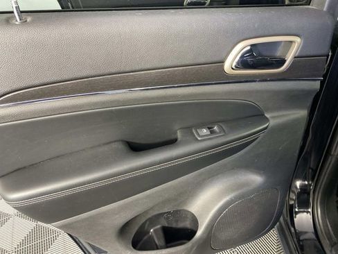 Used 2017 Jeep Grand Cherokee Limited w/ Luxury Group II image 25