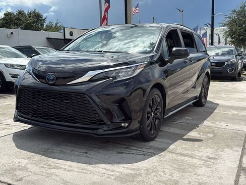 Used 2021 Toyota Sienna XSE w/ XSE Plus Package FWD image 11