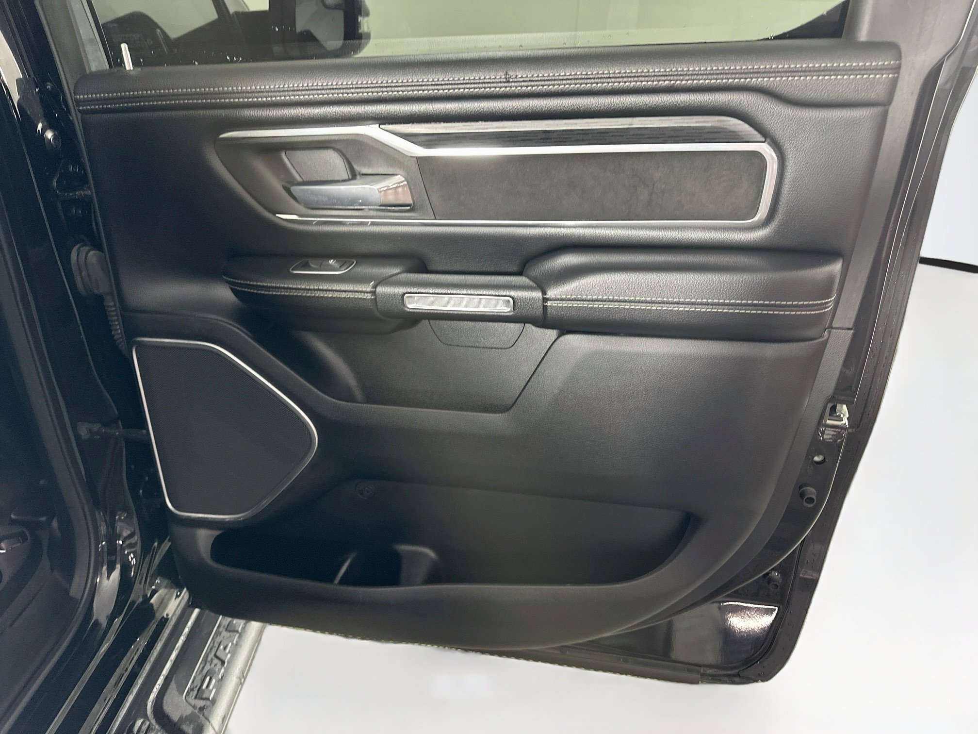 Used 2023 RAM 1500 Laramie AWD/4WD image 29