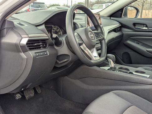 Used 2025 Nissan Altima 2.5 SV image 13