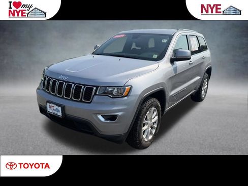 Used 2021 Jeep Grand Cherokee Laredo AWD/4WD image 1