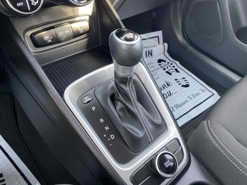 Certified 2023 Hyundai Venue SEL image 19