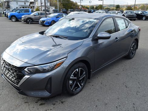 New 2025 Nissan Sentra SV image 2