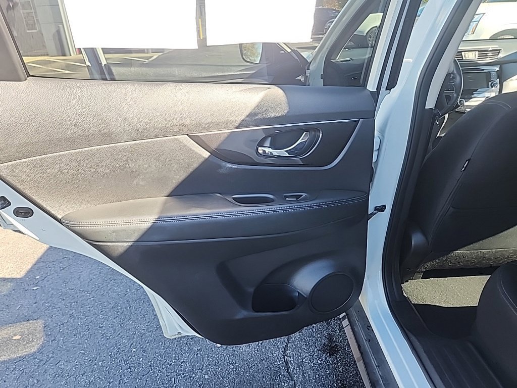 Used 2018 Nissan Rogue SV AWD/4WD image 23