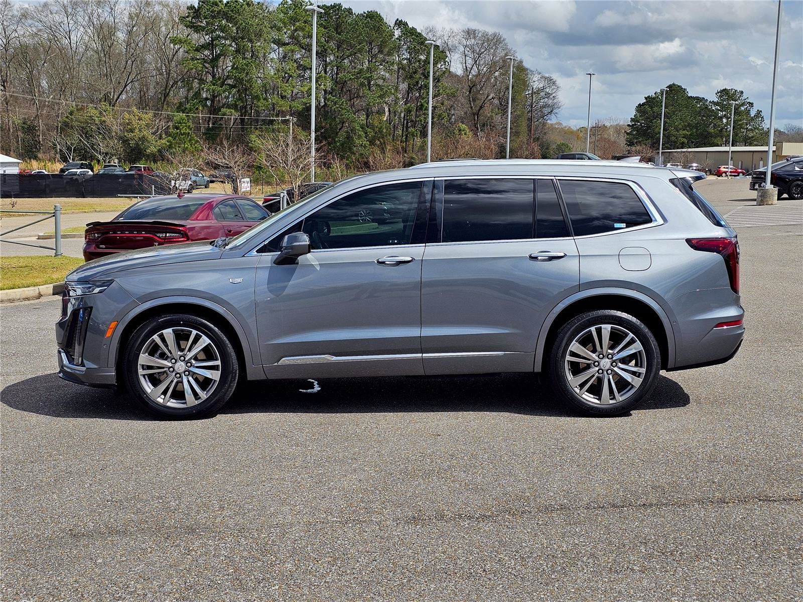 Used 2022 Cadillac XT6 Premium Luxury w/ Technology Package FWD image 12