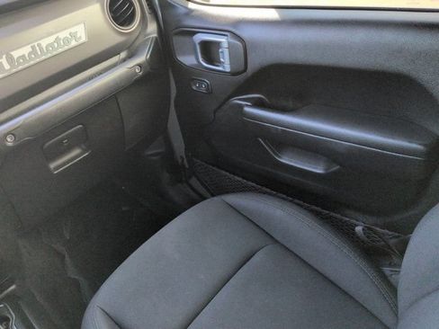 Used 2022 Jeep Gladiator Sport AWD/4WD image 17
