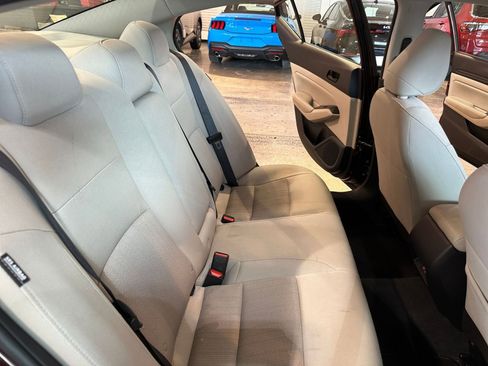 Used 2025 Nissan Altima 2.5 SV image 36