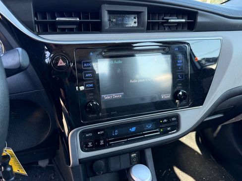 Used 2018 Toyota Corolla LE w/ LE Premium Package FWD image 19