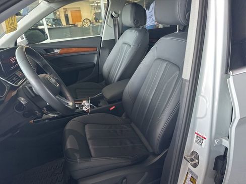 Used 2024 Audi Q5 2.0T Premium w/ Convenience Package image 6
