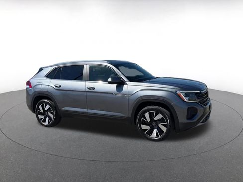 Used 2025 Volkswagen Atlas Cross Sport SE image 2